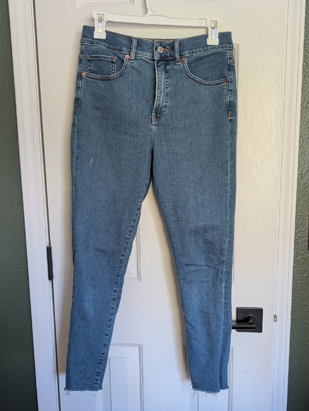 Express Women's Skinny Jeans in Medium Blue Wash
